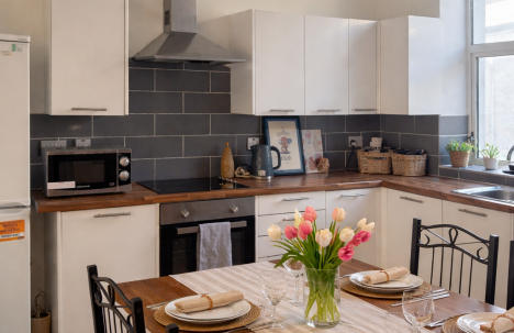 Clifton Place , Central, PL4 8HX