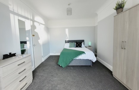 College Avenue , Mutley, PL4 7AN
