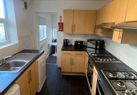 North Road West, Plymouth, PL1 5BY - From &#163;130.00 PPPW inc. Bills, C.Tax, Cleaner